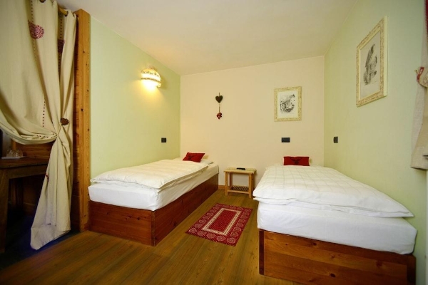 ALBERGO ALPENROSE Ski&Bike Mountain Hotel (Gressoney-Saint-Jean)